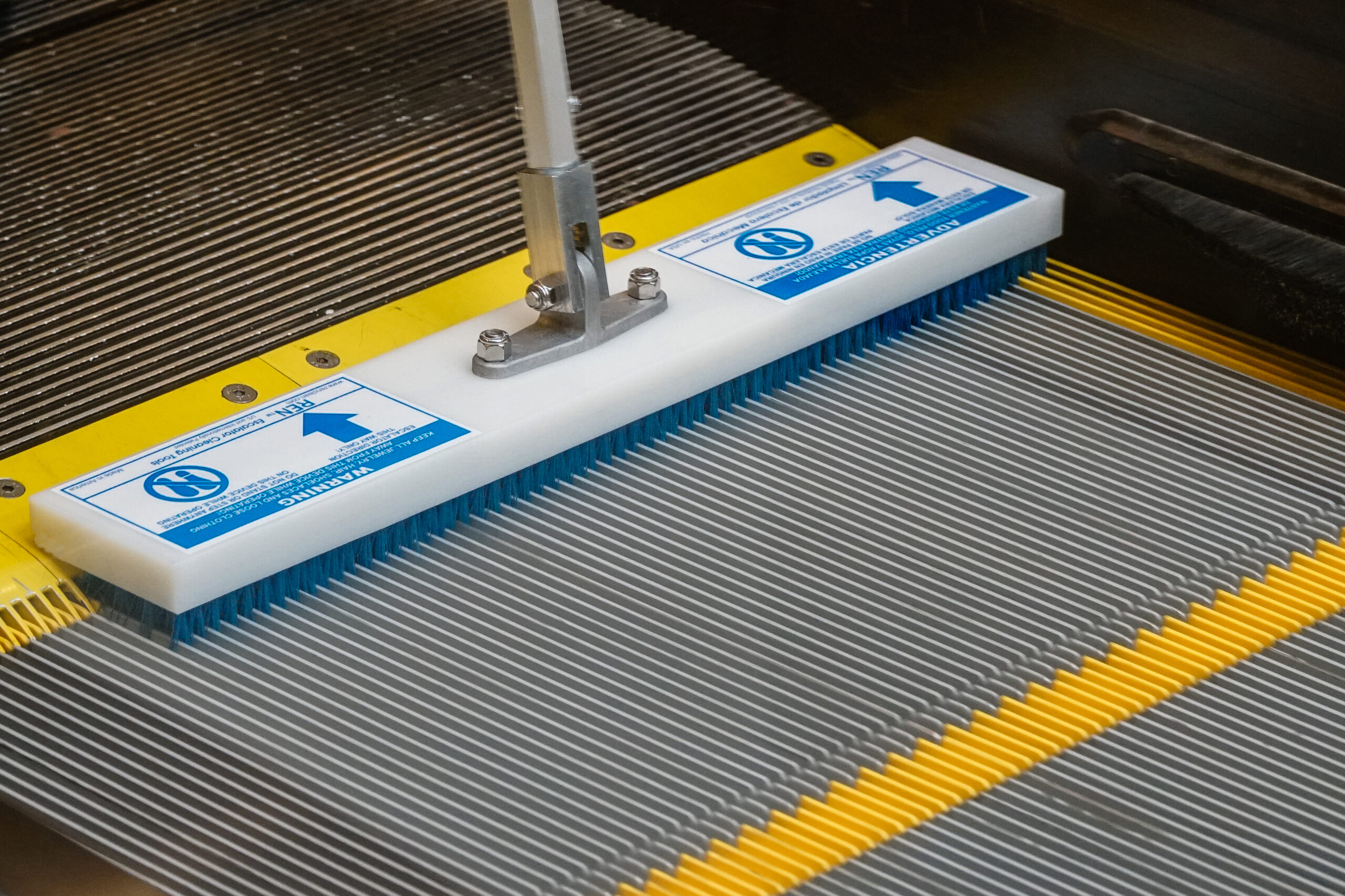 REN Escalator Deep Cleaning Tread Brush